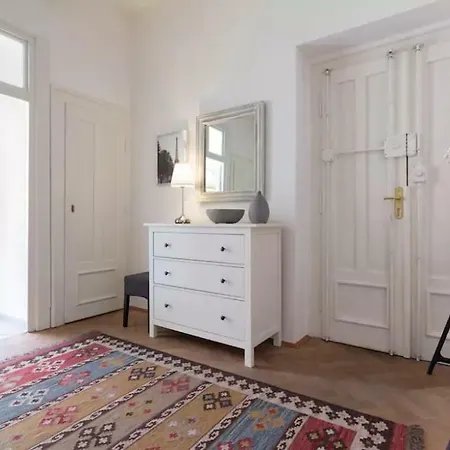 Apartment Chic And Spacious 5min From Historic By Easybnb Prag
