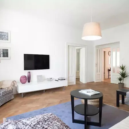 Chic And Spacious 5min From Historic By Easybnb Prag